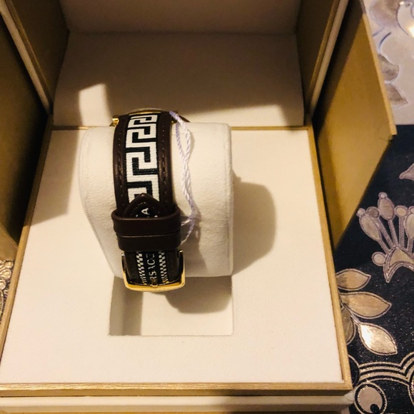 Versace V-Circle Greca Edition Gold-Blue Watch💎 - Picture 3 of 9